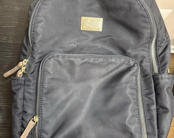 Laundry By Shelli Segal Los Angeles Grön Ryggsäck Väska Med Guldfärgade Hårdvaror