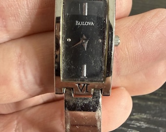 Reloj Bulova de acero inoxidable para mujer