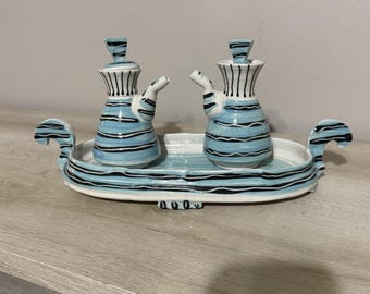 Signed Shusterman & Willoughby Studio Pottery Oil Vinegar Cruet Set W/tray