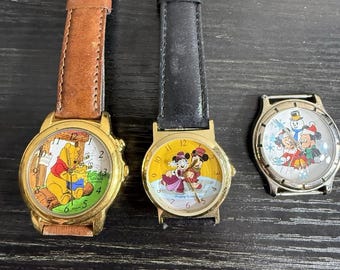 Lote de relojes vintage de personajes Disney: Winnie the Pooh, Mickey y Minnie. Edición navideña. Funcionan.