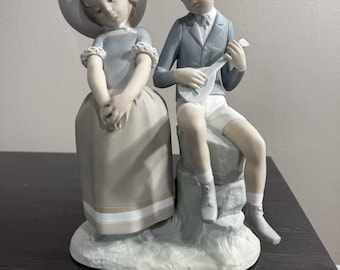 LLADRO 4878 NIÑO NIÑA retirado