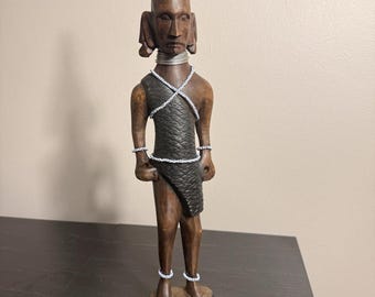 Estatua de figura de madera tallada a mano de estilo africano vintage