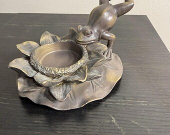 Portavelas con forma de flor de loto de Expo Inc., acabado bronce.