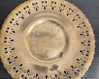 Utskuren tallrik i massiv mässing – Vintage 9,5”