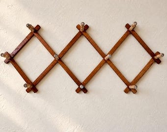 Vintage Wood Accordion Peg Rack 10 Peg Expandable Coat Hat Mug Wall Hanger