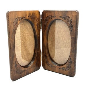 Vintage Wood Double Hinged 5x7 Photo Frame Oval Glass Scrollwork Rustic