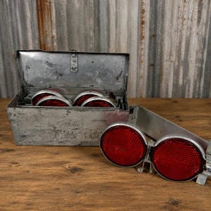 Vintage Ford Reflektor-Warnleuchte Pannenhilfe-Set Stahlbox mit 3 Reflektoren
