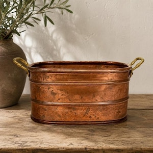 Maceta ovalada de cobre martillado vintage con asas de latón, estilo rústico, 7 pulgadas.