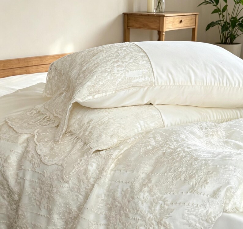 Juego de ropa de cama de 4 piezas de Tencel color crema con encaje, sábanas de lyocell sedoso y sobrecubierta de encaje festoneado. imagen 5