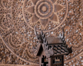 Pequena Casa Espiritual Tailandesa, Casa Espiritual de Teca, Mini Casa Espiritual, Templo-Altar Artesanal, Móveis Artesanais Tailandeses, Presente para Santuário de Buda para ela
