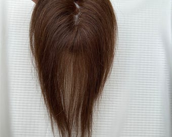 Postizo de cabello humano de 10 x 10 cm: Base de encaje transpirable con clip para dar volumen.