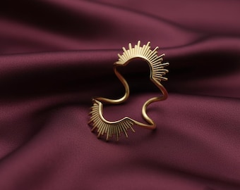 Gold Sunburst Double Finger Ring, Celestial  Hand Armor, Statement Sun Ray Jewelry, Unique Geometric Two Finger Band, Hippie Artisan Gift