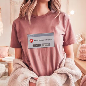 WindowsエラーTシャツ：レトロなコンピューターユーモア、機能しすぎTシャツ