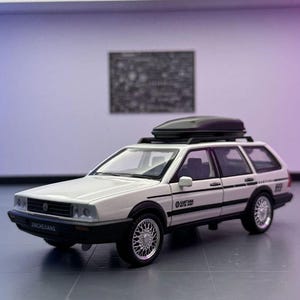 Volkswagen Santana Passat Variant 1:32 Diecast Model Car Wagon Retro Collectible Pull Back