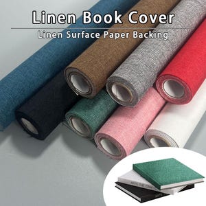 Könnte beinhalten: Gerollte Leinen-Buchumschläge in verschiedenen Farben, darunter Blau, Schwarz, Braun, Grau, Grün, Rosa, Rot und Weiß. Der Text "Linen Book Cover" und "Linen Surface Paper Backing" ist zu sehen. Fertige Bücher mit Leinenumschlägen sind unten.