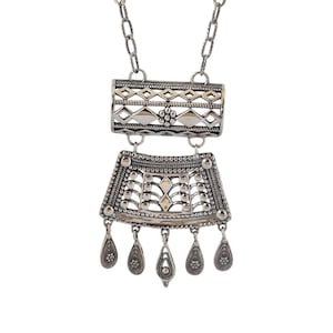 A stunning Yemenite-style 925 silver necklace with intricate filigree work, combining timeless tradition and modern elegance,amazing pendan