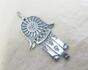 HAMSA sterling silver pendnat , israeli design