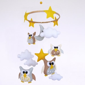 Creme Corujas e Nuvens Deco Mobile. Escolha suas cores para um móbile exclusivo para berçário de bebê