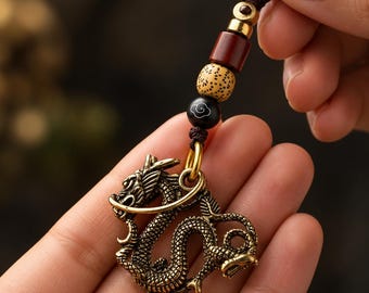 Drachen-Schlüsselanhänger aus Messing, strukturierte Schuppen, traditionelles Design, Schreibtischaccessoire