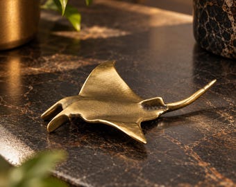 Mantarochen-Figur aus Messing, kompakte Schreibtischdekoration mit Meerestiermotiv (5 x 4,7 cm)