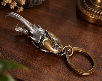 Schlüsselanhänger mit Flaschenöffner in Käferform aus Messing, Vintage-Insektenanhänger, Gothic-Steampunk-Accessoire, Schlüsselanhänger aus Metall im Antik-Stil – das perfekte Geschenk!