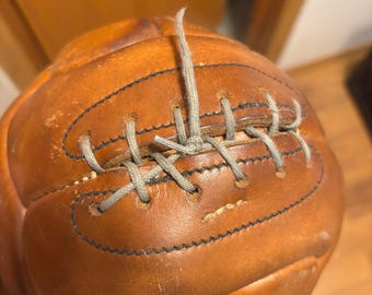 Médecine ball en cuir vintage couture à la main 2,27 kg / 5 livres trouvaille très rare