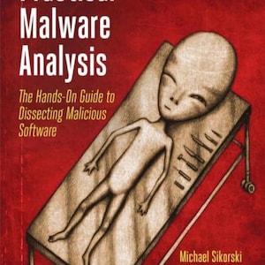 Puede incluir: Portada del libro "Practical Malware Analysis" con un extraterrestre en una mesa de examen médico y herramientas quirúrgicas. El subtítulo es "The Hands-On Guide to Dissecting Malicious Software". La portada es roja con texto blanco.