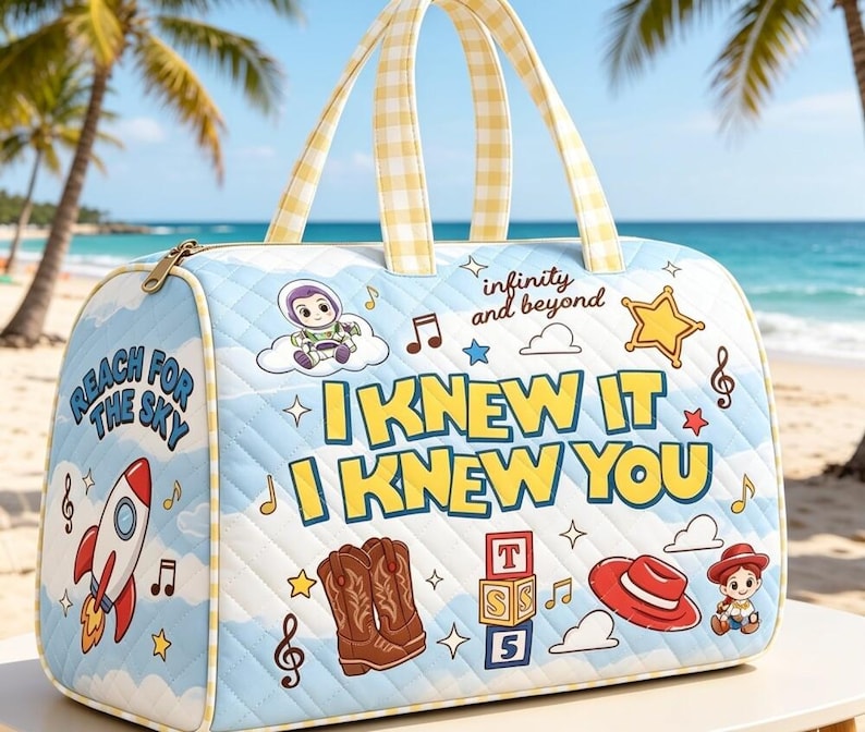 ¡Lo sabía! ¡Te conocía! Bolsa de viaje familiar de Toy Story 5, bolsa de fin de semana acolchada de Toy Story 5, adorable para revelación de género, bolsa de vaquera, regalo para vacaciones familiares. imagen 1