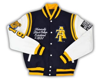 Jaqueta universitária azul Aggie Pride da Universidade Estadual de North Carolina A&T, em lã com mangas de couro.