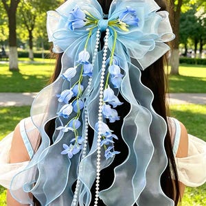 Liljekonvalj hårrosettspänne, Fairycore bandhårspänne med dinglande pärlor, Blomhår