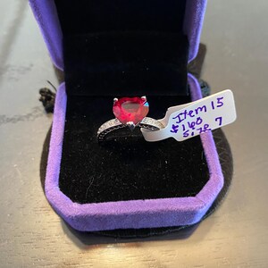Rubin Herz Ring mit CZ Akzenten - 10 mm Rubin Blutroter Edelstein Ring. Artikel 15 Free lila Ring Etui.