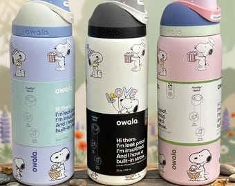 Botella de agua Owala de 946 ml (32 oz) con diseño de Snoopy – Botella con pajita, aislante y a prueba de fugas – Bonita botella con diseño estético para el gimnasio y la escuela.