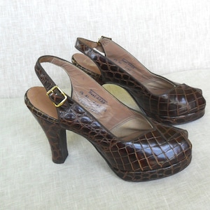 Vintage 1940s Natural Alligator Sling Back Peep Toe Platform Shoes