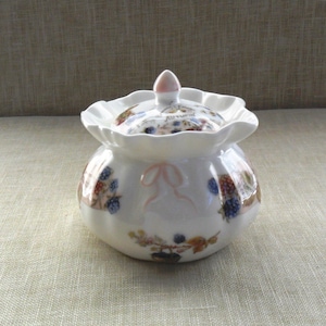 Brambly Hedge Autumn Trinket Box - Dorothy Pot - by Royal Doulton  c.1990