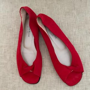 Vintage Taryn Rose Red Nubuck Suede Twist Toe Ballet Flats size 6.5 US