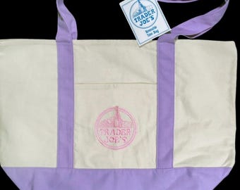 Bolso de tela color lavanda y crema, tamaño grande.