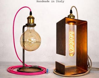 Nachttischlampe – Minimalistische, moderne Tischbeleuchtung – Handgemachtes italienisches Design - Designerlampe – Cortenstahl-Industrielampe