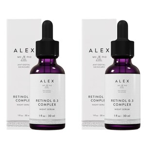 Puede incluir: Dos botellas de sérum de noche ALEX Retinol 0.3 Complex, cada una con un frasco de vidrio púrpura y un cuentagotas negro. Las botellas están etiquetadas con texto blanco sobre un fondo blanco. El producto es de 30 ml.