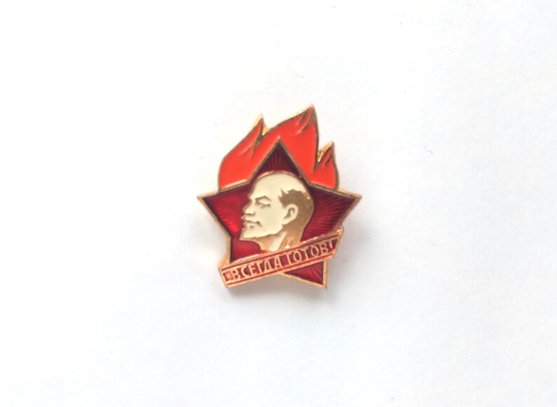Communism Vladimir Lenin enamel pin Young Pioneer badge propaganda USSR Vintage Soviet memorabilia 1970s