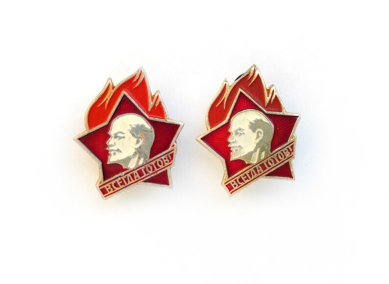 Communism Vladimir Lenin enamel pin Young Pioneer badge propaganda USSR Vintage Soviet memorabilia 1970s