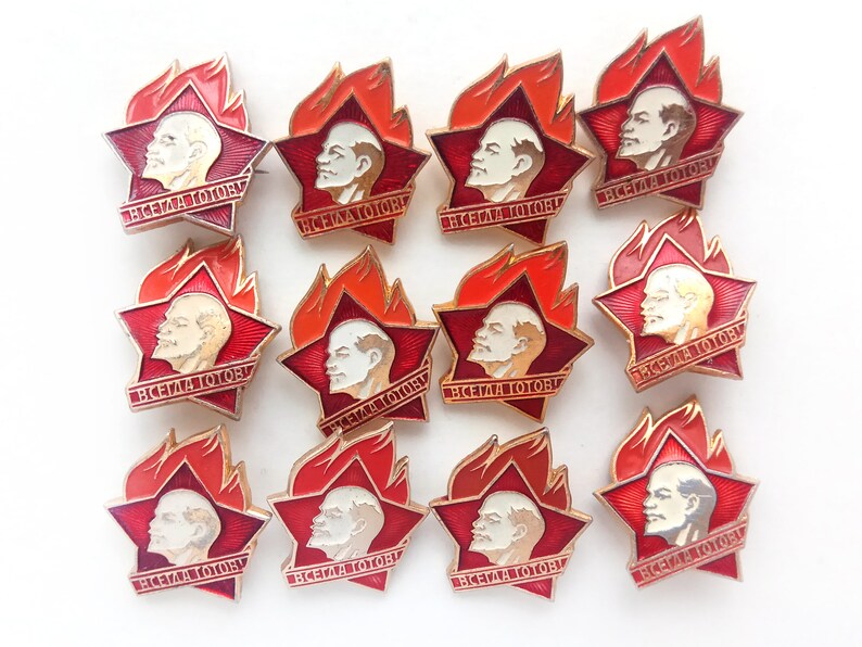 Communism Vladimir Lenin enamel pin Young Pioneer badge propaganda USSR Vintage Soviet memorabilia 1970s