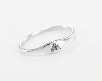 Handmade 925 Sterling Silver Fly Ring - Minimalist Insect Jewelry, Dainty Animal Motif Band Ring for Nature Lovers, Unique Gift for Her