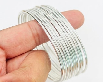 Stacking Armreifen Set aus Sterlingsilber - Minimalistische dünne Silberarmbänder, handgefertigter Sterlingsilberschmuck, zierliche Alltagsarmbänder für Frauen