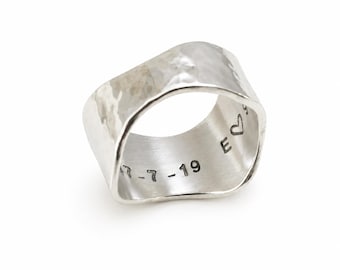 Silber Ring für Frauen - Sterling Silber Band - gehämmert - breit - personalisiert - Band - Ring für sie - innen personalisiert - Minimal Schmuck
