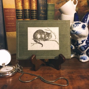 Chat du Cheshire Alice au pays des merveilles carte postale