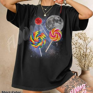Retro Lollipop-tröja, vintage mångodis-tröja, himmelsk söt konst, estetisk galax-tröja, kosmisk lollipop-rymdgrafik, mystisk söt gåva