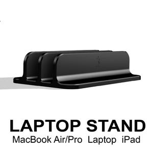 Peut inclure: Un support d'ordinateur portable noir avec trois emplacements pour appareils. Le support a un design élégant et moderne et convient aux MacBook Air/Pro, ordinateurs portables et iPad. Le logo Apple est visible. Le texte "LAPTOP STAND" est affiché.