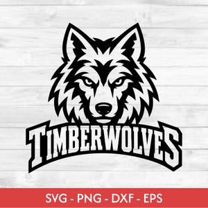 Puede incluir: Una ilustración gráfica en blanco y negro de una cabeza de lobo con detalles de pelaje afilados y angulares. Debajo de la cabeza del lobo, el texto TIMBERWOLVES se muestra en una fuente sans-serif negrita y arqueada con líneas de alto contraste.