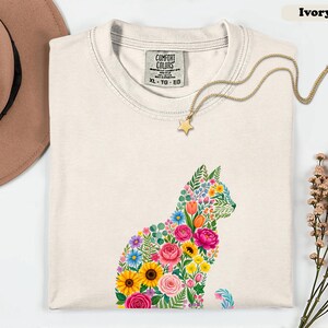 Comfort Colors® Wildflower Cat T-Shirt, Nature Lover Shirt, Animal Lover Gift, Cat Lover Gift, Floral Cat Shirt