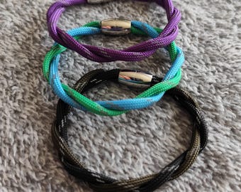 Reflective paracord bracelet with magnetic closure for sports and urban everyday life